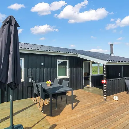 Holiday home Lok - 450m From The Sea By Interhome